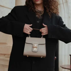 Isabel Bernard Femme Forte Simone Mini taupe leren handtas van kalfsleer New