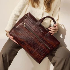 Isabel Bernard Honoré Anique croco bruine leren handtas van kalfsleer met 16.4 inch laptopvak Cheap
