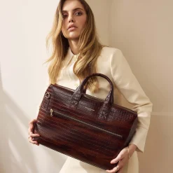 Isabel Bernard Honoré Anique croco bruine leren handtas van kalfsleer met 16.4 inch laptopvak Cheap