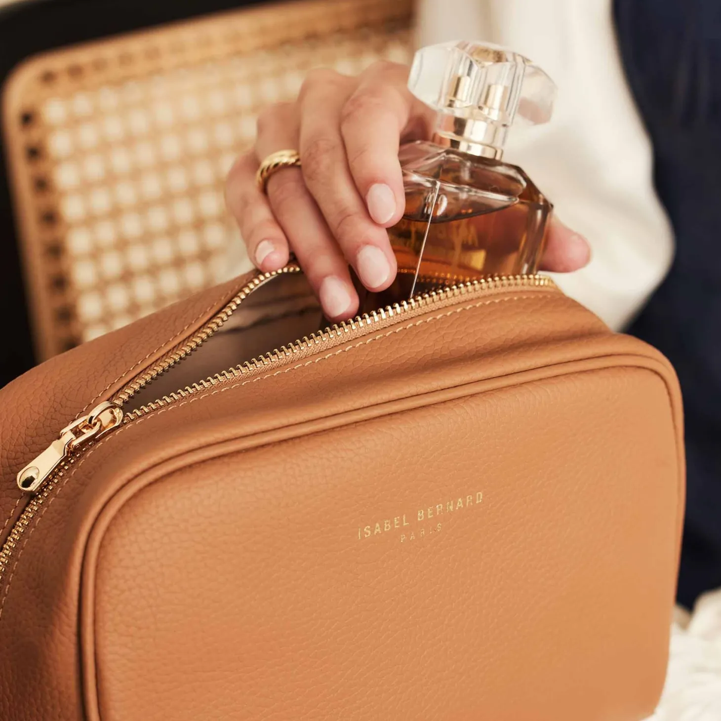 Isabel Bernard Honoré Blaize camel leren toilettas van kalfsleer Outlet