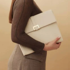 Isabel Bernard Honoré Clara crème leren laptop hoes van kalfsleer met schouderriem Cheap