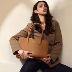 Isabel Bernard Honoré Cloe Midi camel leren handtas van kalfsleer Online