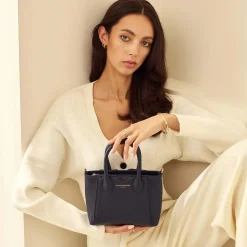 Isabel Bernard Honoré Cloe Mini blauwe leren handtas van kalfsleer Flash Sale