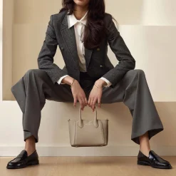 Isabel Bernard Honoré Cloe Mini taupe leren handtas van kalfsleer Shop