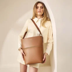 Isabel Bernard Honoré Flora camel leren schoudertas van kalfsleer met laptopvak Shop