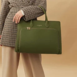Isabel Bernard Honoré Nadine groene leren handtas van kalfsleer met 16.4 inch laptopvak Fashion