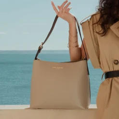 Isabel Bernard Honoré Adriane Midi taupe leren schoudertas van kalfsleer Online