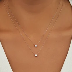 Isabel Bernard La Concorde Felie 14 karaat rosé gouden kubus bedel met zirkonia steentje Flash Sale