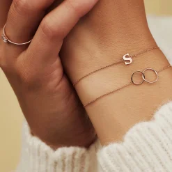Isabel Bernard La Concorde Rachel 14 karaat rosé gouden initial armband met letter Sale