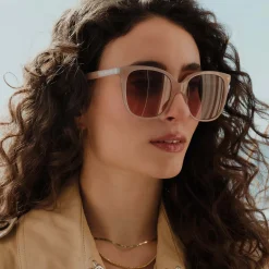 Isabel Bernard La Villette Raison zacht roze vierkante zonnebril met roze glazen Fashion