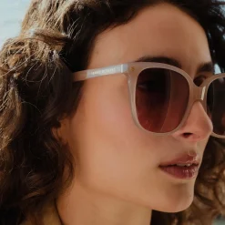 Isabel Bernard La Villette Raison zacht roze vierkante zonnebril met roze glazen Fashion
