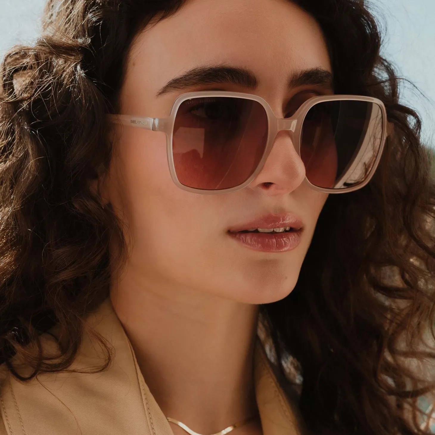 Isabel Bernard La Villette Rene zacht roze vierkante zonnebril met roze glazen New