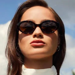 Isabel Bernard La Villette Rosaire bruin tortoise ovale zonnebril met bruine glazen Store