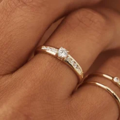 Isabel Bernard Le Marais Estee 14 karaat gouden ring met zirkonia steentjes Online