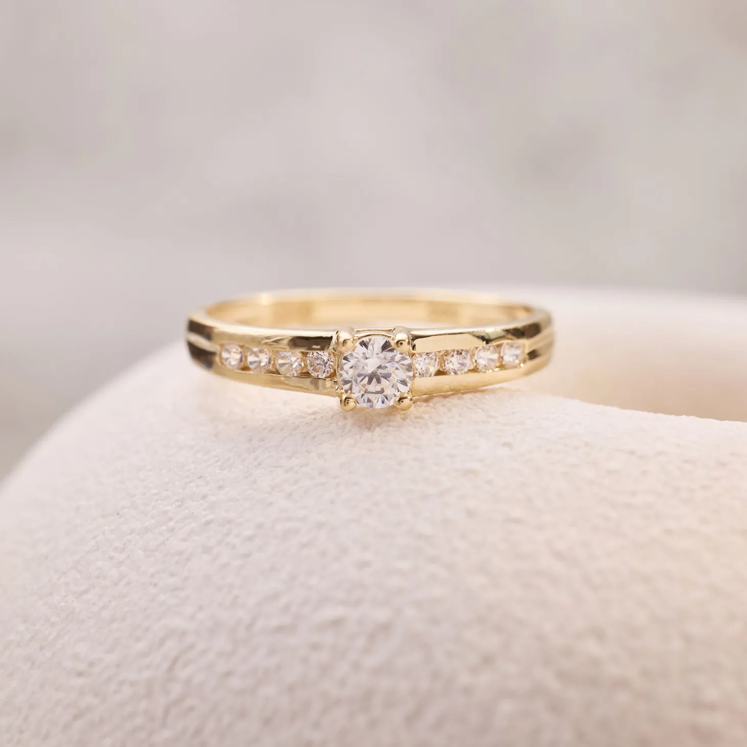 Isabel Bernard Le Marais Estee 14 karaat gouden ring met zirkonia steentjes Online
