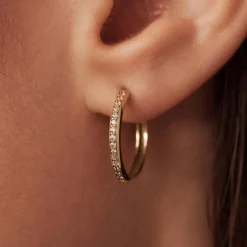 Isabel Bernard Le Marais Merle 14 karaat gouden creolen met zirkonia (15.5 mm) Shop