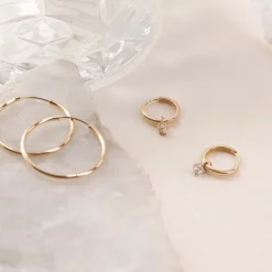 Isabel Bernard Le Marais Ophélie 14 karaat gouden creolen met zirkonia steentje Hot