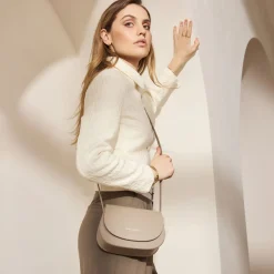 Isabel Bernard Montmartre Manon taupe leren crossbody tas van natuurleer Online