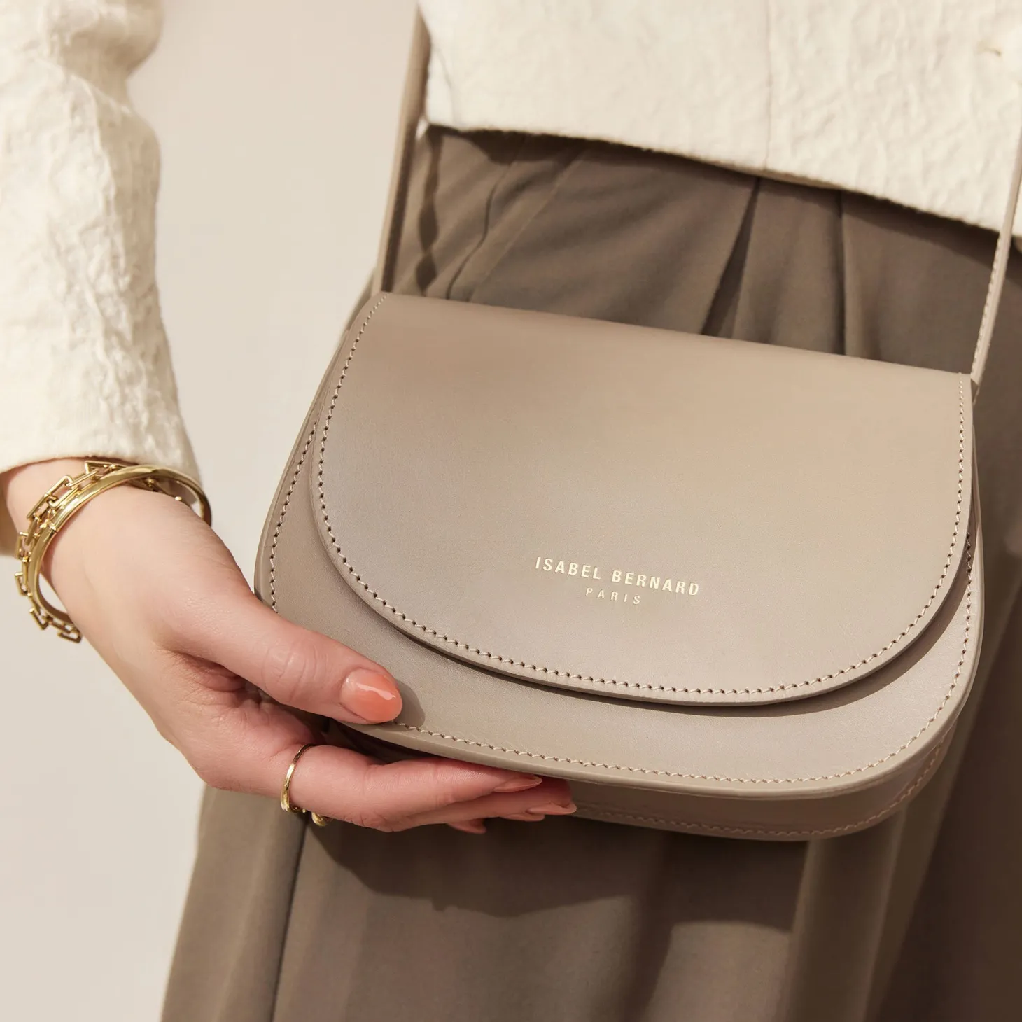 Isabel Bernard Montmartre Manon taupe leren crossbody tas van natuurleer Online