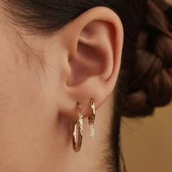 Isabel Bernard Rivoli Laura 14 karaat gouden creolen met diamond cut staafje Sale