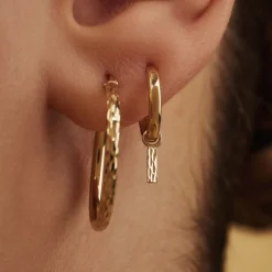 Isabel Bernard Rivoli Laura 14 karaat gouden creolen met diamond cut staafje Sale