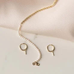 Isabel Bernard Rivoli Laura 14 karaat gouden creolen met diamond cut staafje Sale