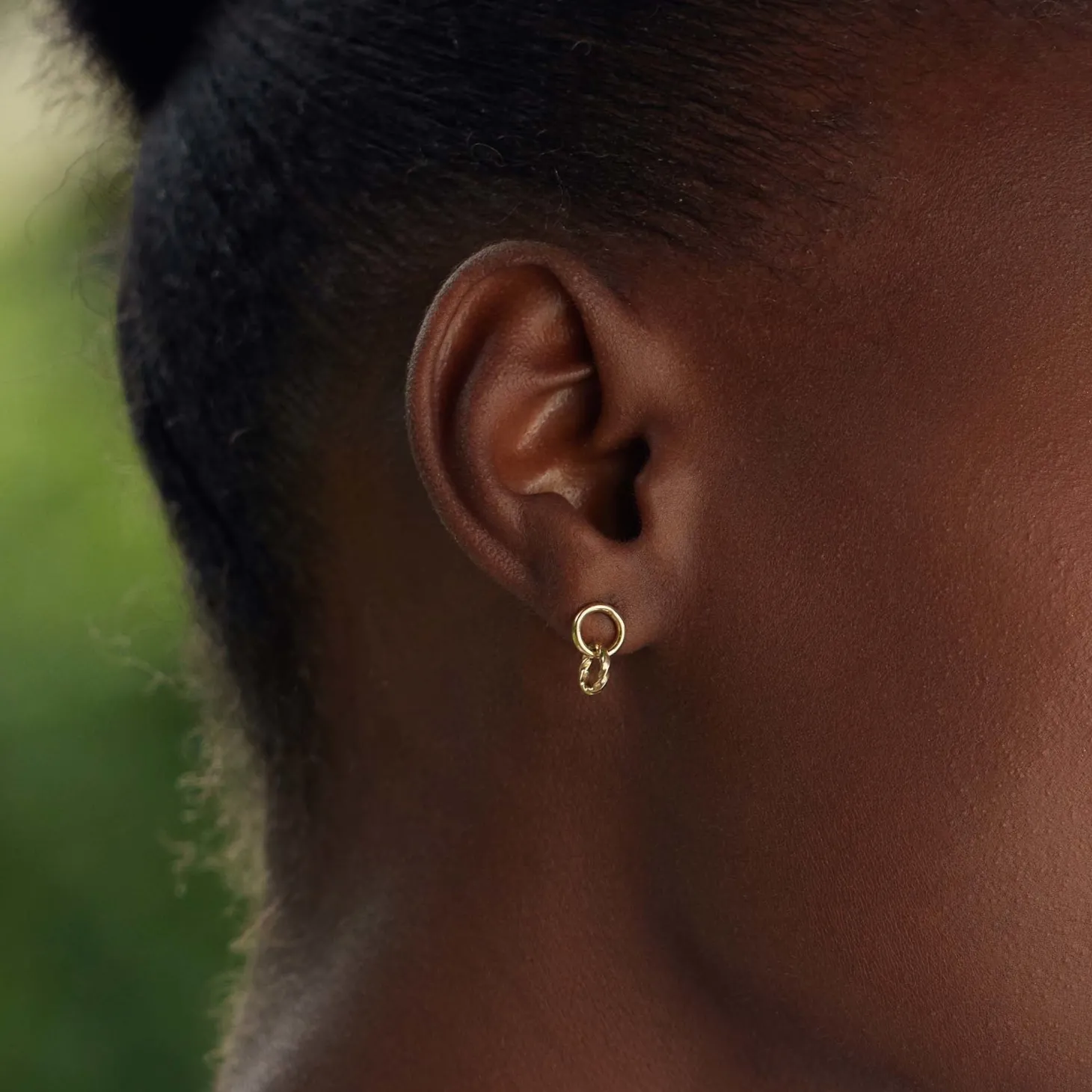 Isabel Bernard Rivoli Lisan 14 karaat gouden oorhangers met twist Flash Sale