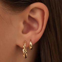 Isabel Bernard Rivoli Odette 14 karaat gouden creolen met twist Clearance