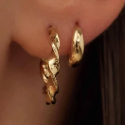 Isabel Bernard Rivoli Odette 14 karaat gouden creolen met twist Clearance