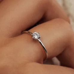 Isabel Bernard Saint Germain Abelle 14 karaat witgouden ring met zirkonia steentje Shop