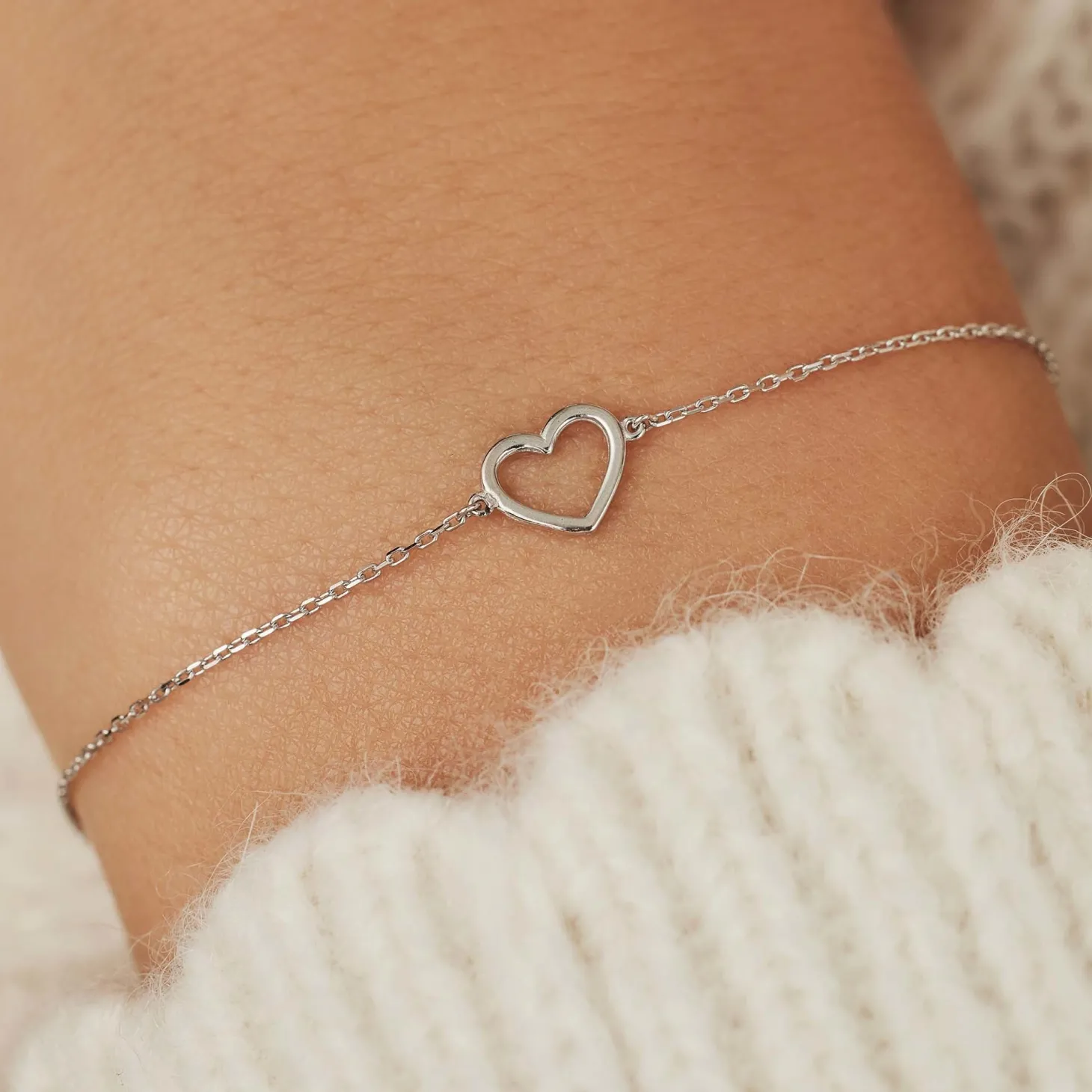 Isabel Bernard Saint Germain Amore 14 karaat witgouden armband met hartje Discount