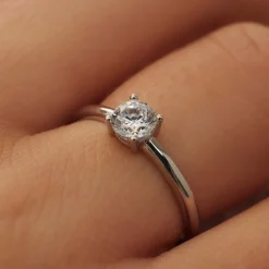 Isabel Bernard Saint Germain de Buci 14 karaat witgouden ring met zirkonia steentje New