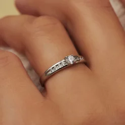 Isabel Bernard Saint Germain Estee 14 karaat witgouden ring met zirkonia steentjes Store