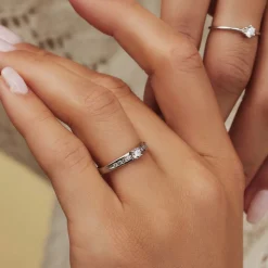 Isabel Bernard Saint Germain Estee 14 karaat witgouden ring met zirkonia steentjes Store
