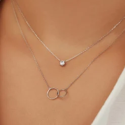 Isabel Bernard Saint Germain Loulou 14 karaat witgouden collier met twee ringetjes Hot