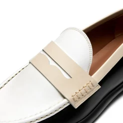 Isabel Bernard Vendôme Blandine zwart en wit leren loafers van kalfsleer met witte details Best Sale