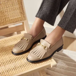 Isabel Bernard Vendôme Lave taupe leren loafers van kalfsleer New