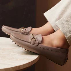 Isabel Bernard Vendôme Marie taupe lakleren mocassins van kalfsleer Hot